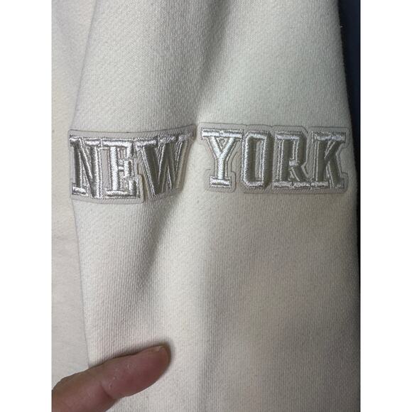 New York Knicks Neutral Drop Shoulder Fleece Crewneck Size: Small - Picture 3 of 5